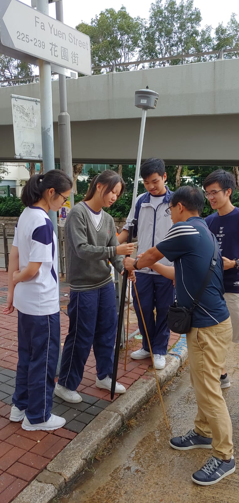 同學學以致用,在街頭上收集  數據製作模型