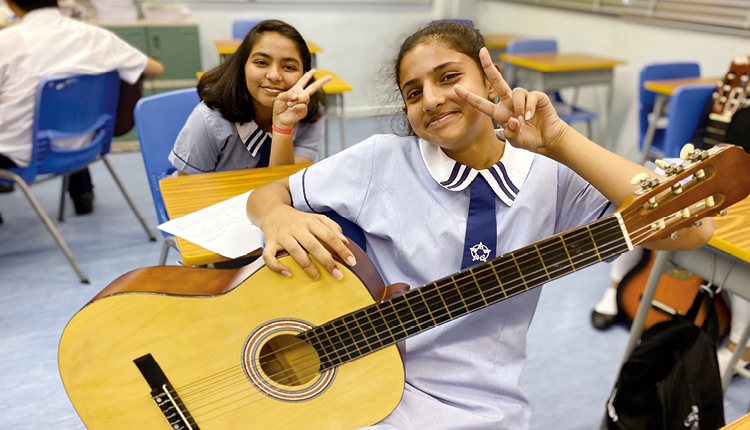 學校亦積極推動音樂發展，本年度更成立「王蔣艷娟紀念音樂教育基金」，學生可免費參加「一生一體藝計劃」，使基層學生學習樂器不再是天方夜譚。