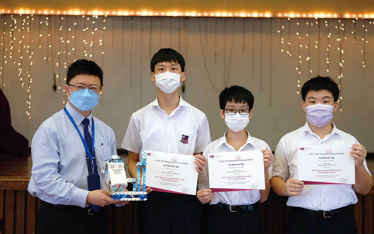 同學榮獲香港城市大學電子工程學系「微處理器控制系統設計」第二名。