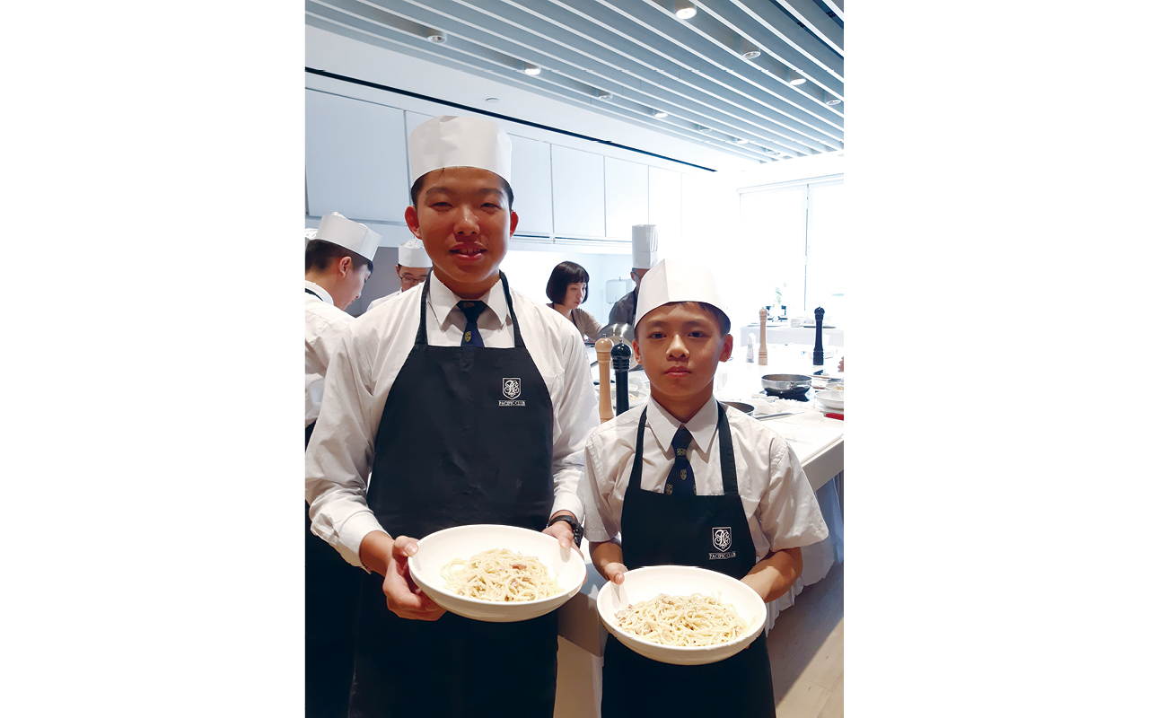 同學參與「學校起動」計劃，與「太平洋會」合辦英語小廚師的體驗。