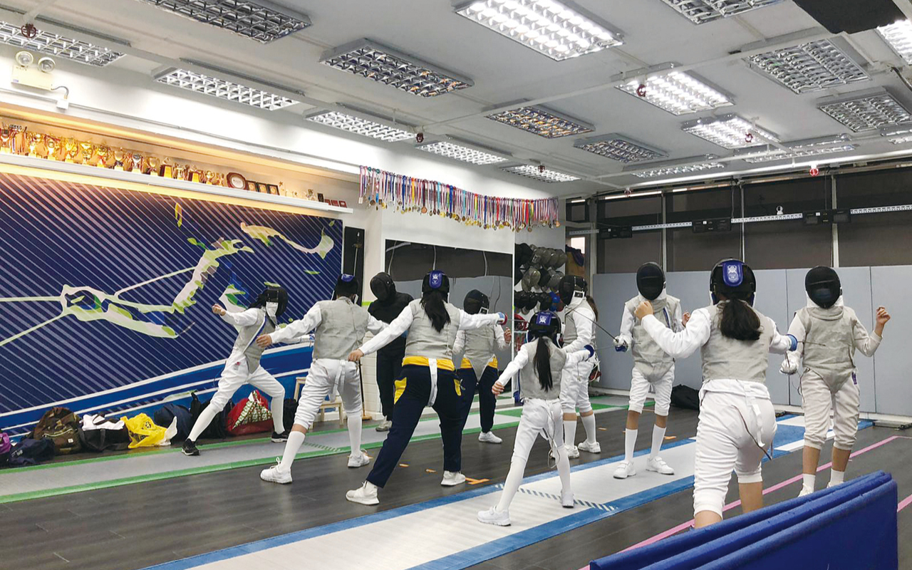 在本年度學校將劍擊課程推廣於三年級學生，並在上學年參與了由香港劍擊總會及中國銀行（香港）所舉辦的「中銀青少年發展計劃」劍擊課程，所有的裝備和教練培訓都獲得資助。