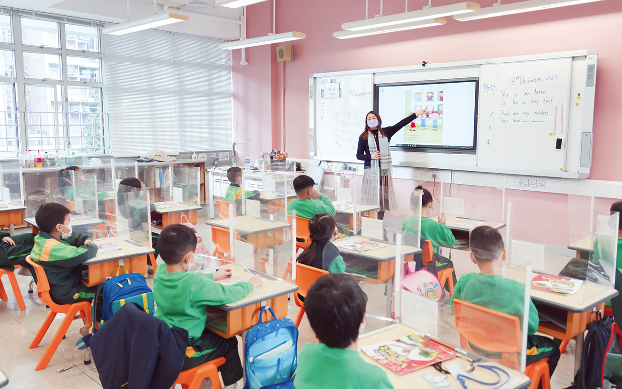 學校重視電子教學模式，早年便已開始推行BYOD （自攜電子裝置）政策，並於全校設置互動電子白板。