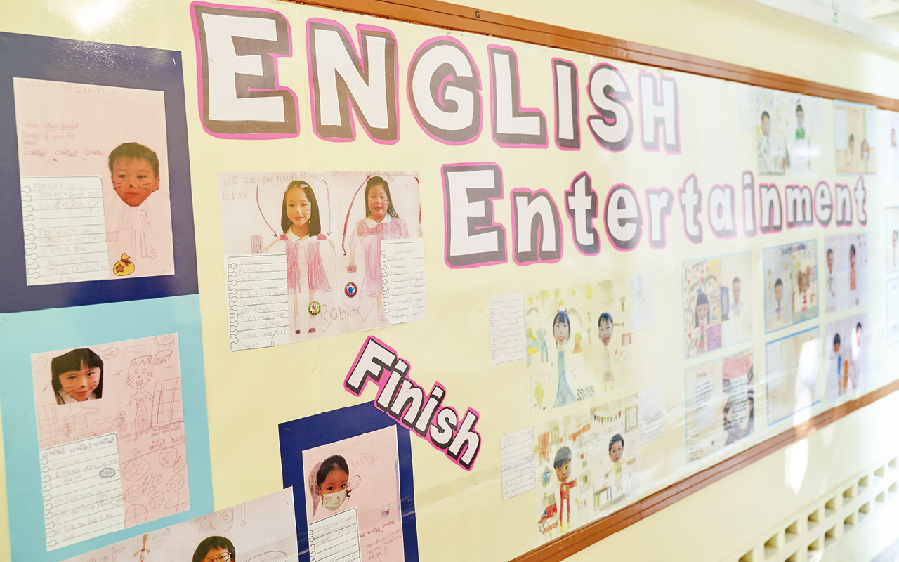 學習語言（Learning Language）針對初小學生，建立英語基礎，學習基本的英語溝通及表達技巧。