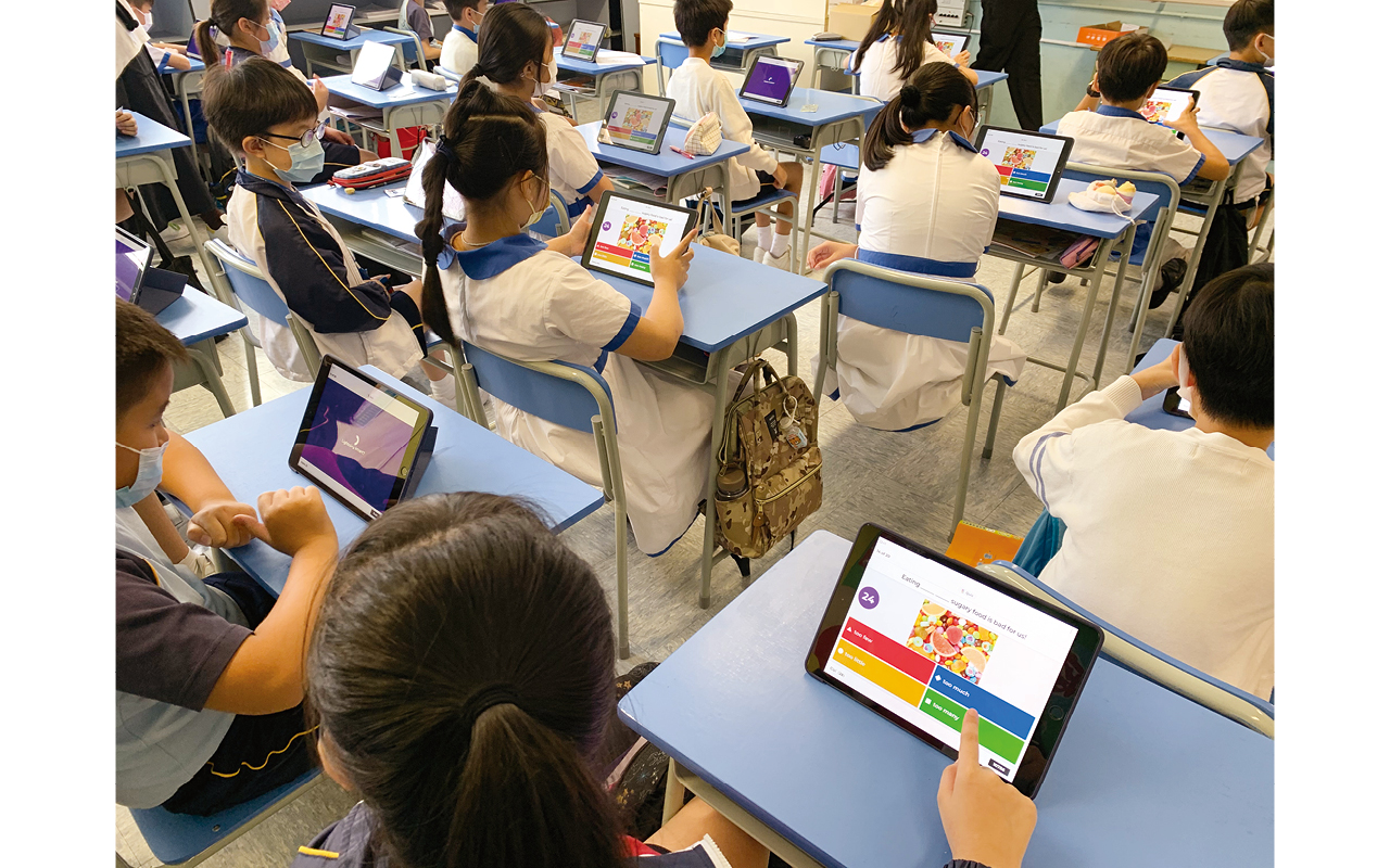 學校銳意發展電子教學（eLearning），讓學生在課室內外，都可以隨時隨地在電子平台學習。
