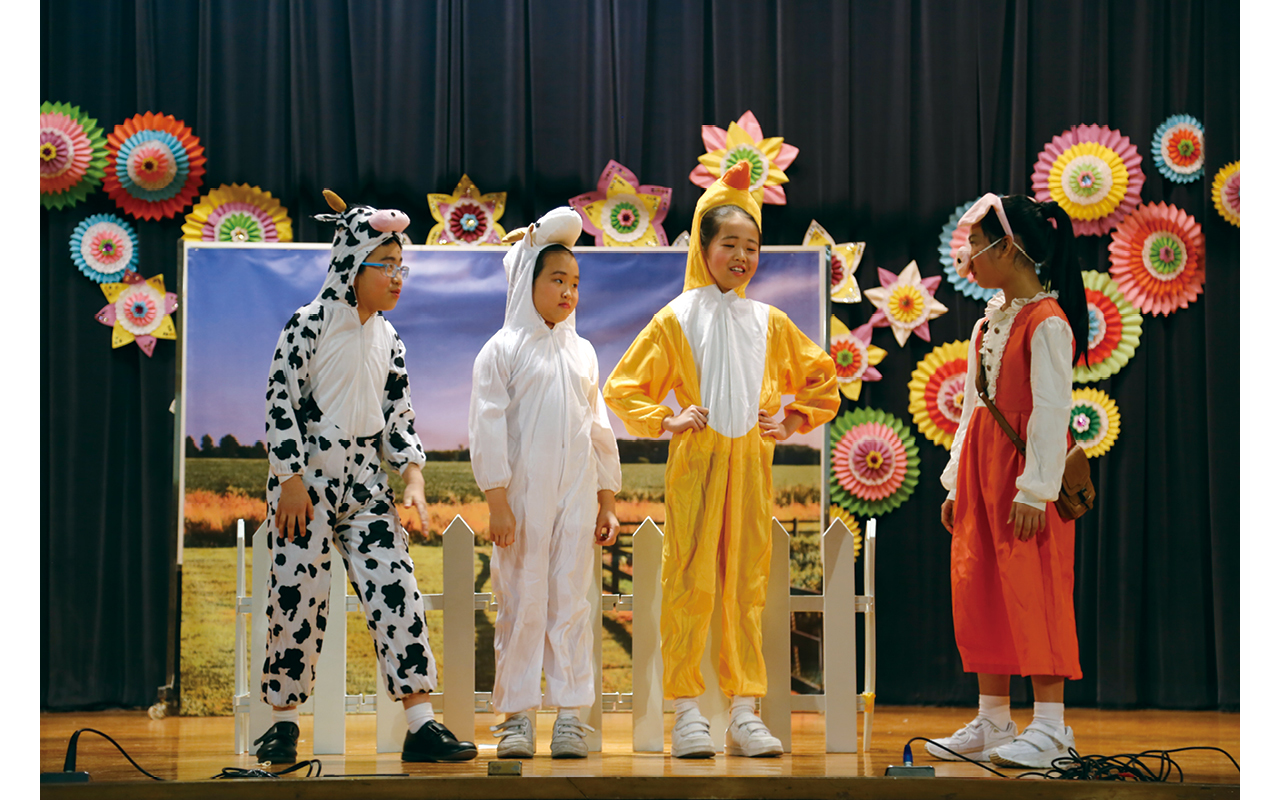 學校積極推動學生作公開演出及比賽，更曾奪得香港學校戲劇節（英語話劇）評判推介大獎，教學成果有目共睹。