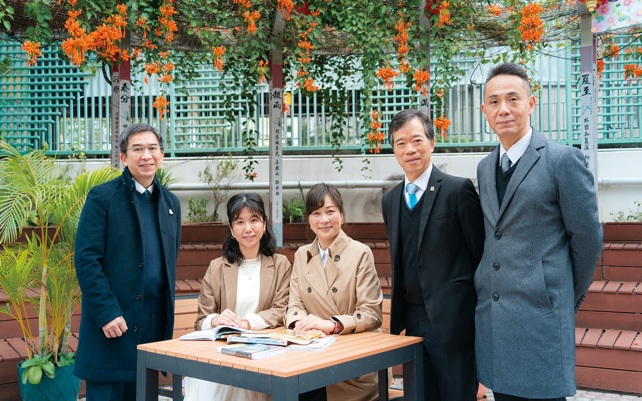 左起：杜穎禧副校長、中文科副主任鄭雪宜老師、中文科主任吳凱齊老師、何世昌校長、熊國章副校長