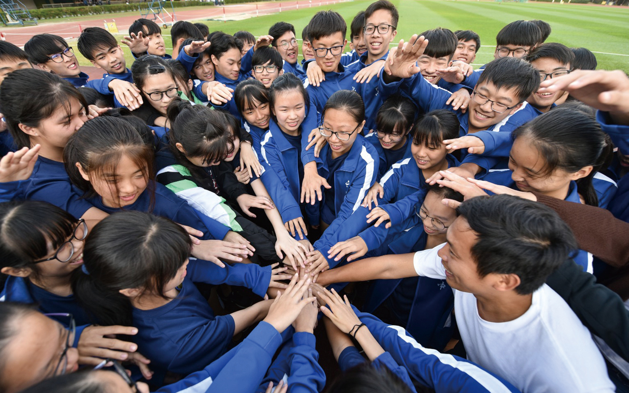 學校的田徑隊連續三年蟬聯「葵青區中學校際田徑賽」男子組及女子組團體總冠軍，更四次蟬聯「全葵青學界總冠軍」。
