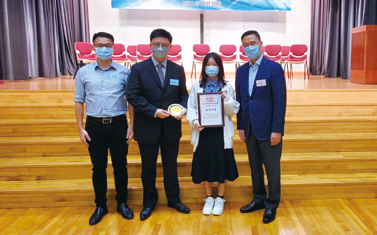 余煒珍同學榮獲多項獎學金，並考入香港科技大學