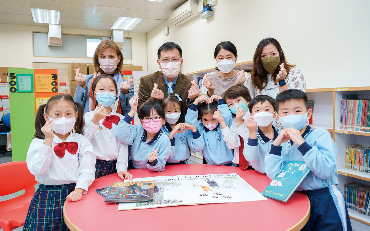 承着官立小學優勢，學校緊貼香港教育趨勢，並具有完善資源，得以提升英語教育及學科融合教育的學與教效益。
