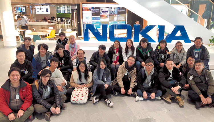 學院透過舉辦不同的交流團，讓同學親身感受各地智能城市的發展及優勢，同學去年就遠赴芬蘭 Nokia 總部參觀。